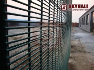 358 mesh security fence (High Security Fence Systems – How to Prevent Your Property from Theft)