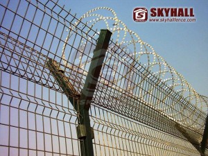 welded wire mesh fencing with razor wire (Welded wire mesh fencing)