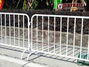 steel barricades (Steel Barricades)